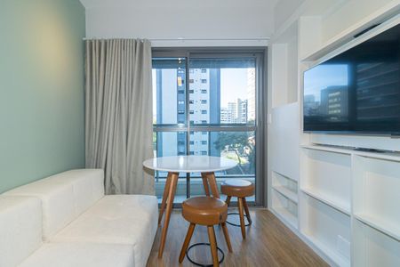 Sala de apartamento para alugar com 1 quarto, 32m² em Indianópolis, São Paulo