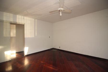 Casa à venda com 160m², 2 quartos e 2 vagasSala 1