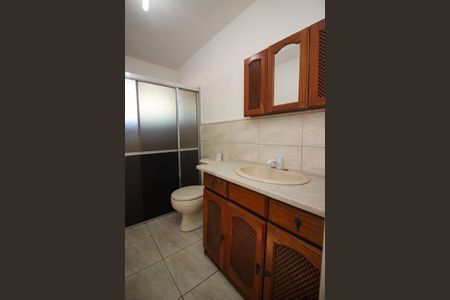 Casa à venda com 160m², 2 quartos e 2 vagasBanheiro 1