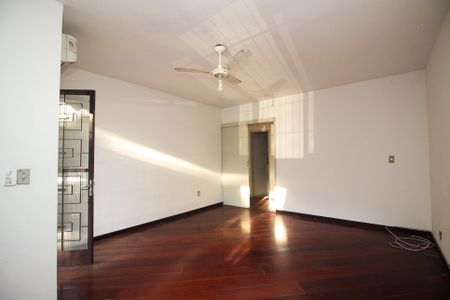 Casa à venda com 160m², 2 quartos e 2 vagasSala 1