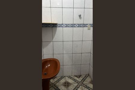 Banheiro de casa para alugar com 2 quartos, 65m² em Vila Zat, São Paulo