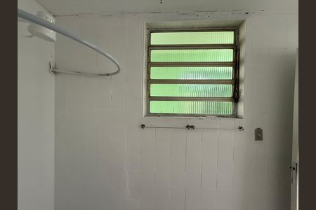 Banheiro de apartamento para alugar com 2 quartos, 60m² em Santa Ifigênia, São Paulo