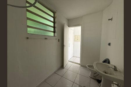 Banheiro de apartamento para alugar com 2 quartos, 60m² em Santa Ifigênia, São Paulo