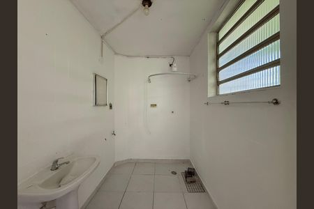 Banheiro de apartamento para alugar com 2 quartos, 60m² em Santa Ifigênia, São Paulo