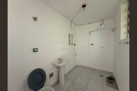 Banheiro de apartamento para alugar com 2 quartos, 60m² em Santa Ifigênia, São Paulo