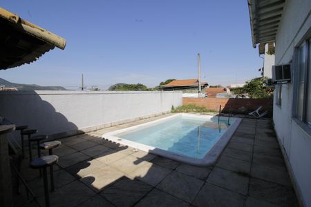 Casa de condomínio à venda com 250m², 5 quartos e 2 vagas Piscina