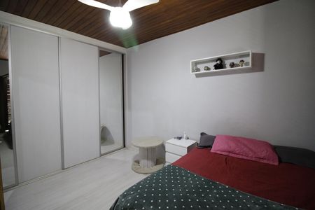Casa de condomínio à venda com 250m², 5 quartos e 2 vagasQuarto 4