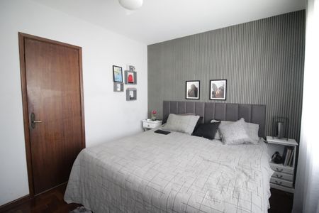Casa de condomínio à venda com 250m², 5 quartos e 2 vagassuíte 3