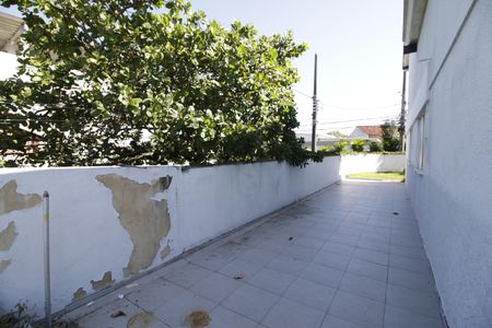 Casa de condomínio à venda com 250m², 5 quartos e 2 vagasQuintal