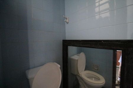 Casa de condomínio à venda com 250m², 5 quartos e 2 vagasBanheiro de serviço