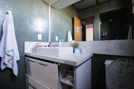 Casa de condomínio à venda com 250m², 5 quartos e 2 vagasBanheiro