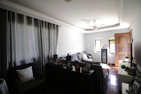 Casa de condomínio à venda com 250m², 5 quartos e 2 vagasSala