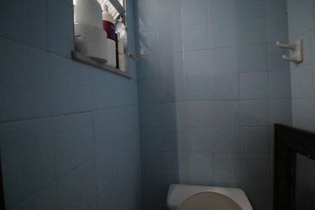 Casa de condomínio à venda com 250m², 5 quartos e 2 vagasBanheiro de serviço