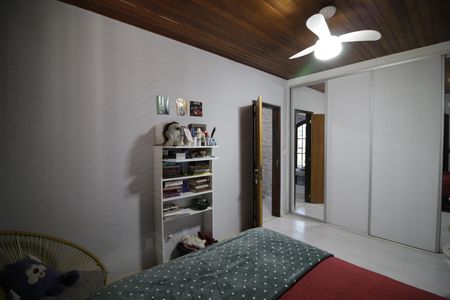 Casa de condomínio à venda com 250m², 5 quartos e 2 vagasQuarto 4