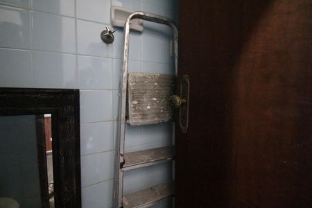 Casa de condomínio à venda com 250m², 5 quartos e 2 vagasBanheiro de serviço