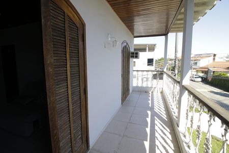 Casa de condomínio à venda com 250m², 5 quartos e 2 vagasVaranda