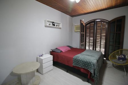 Casa de condomínio à venda com 250m², 5 quartos e 2 vagasQuarto 4