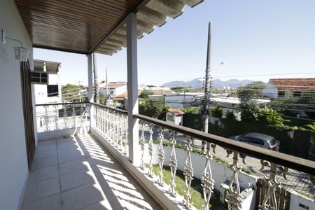 Casa de condomínio à venda com 250m², 5 quartos e 2 vagasVaranda