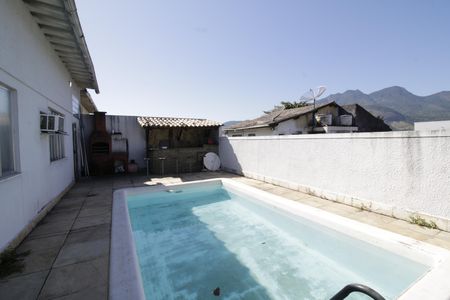Casa de condomínio à venda com 250m², 5 quartos e 2 vagasPiscina