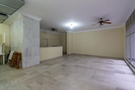 Apartamento à venda com 106m², 4 quartos e 1 vagaEspaço amplo e iluminado, com piso de porcelanato e teto com ventiladores de teto.