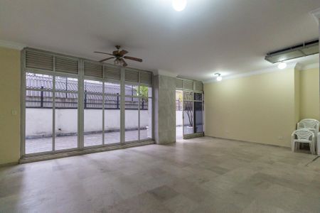 Apartamento à venda com 106m², 4 quartos e 1 vagaEspaço amplo com janelas grandes e iluminação natural, é um ambiente agradável e acolhedor.