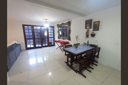 Casa para alugar com 240m², 2 quartos e sem vaga Casa para alugar com 240m², 2 quartos e sem vagaSala