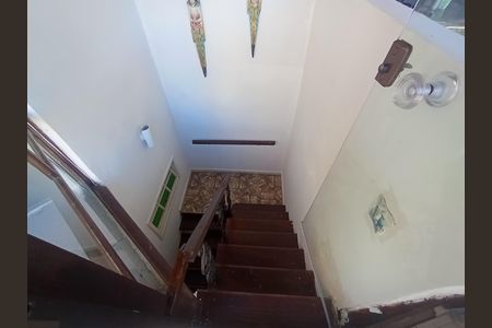 Casa para alugar com 240m², 2 quartos e sem vaga Casa para alugar com 240m², 2 quartos e sem vagaEscada