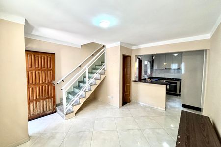 Sala de casa para alugar com 2 quartos, 67m² em Vila Paranagua, São Paulo