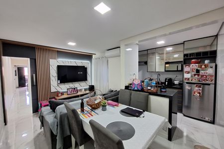 Apartamento à venda com 70m², 3 quartos e 2 vagas Apartamento à venda com 70m², 3 quartos e 2 vagasSala de Jantar