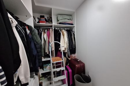 Apartamento à venda com 70m², 3 quartos e 2 vagas Apartamento à venda com 70m², 3 quartos e 2 vagasCloset da suíte