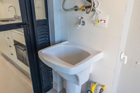 Apartamento para alugar com 2 quartos, 64m² em Alphaville Empresarial, Barueri