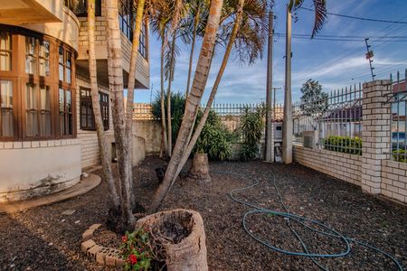 Casa à venda com 280m², 2 quartos e 2 vagas Casa à venda com 280m², 2 quartos e 2 vagasPátio Frente