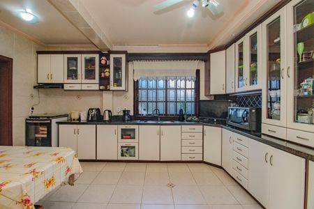 Casa à venda com 280m², 2 quartos e 2 vagas Casa à venda com 280m², 2 quartos e 2 vagasCozinha e Área de Serviço