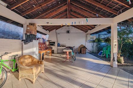 Casa à venda com 280m², 2 quartos e 2 vagas Casa à venda com 280m², 2 quartos e 2 vagasPátio Fundos - Churrasqueira