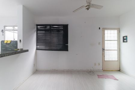 Casa de condomínio para alugar com 52m², 2 quartos e 1 vaga Casa de condomínio para alugar com 52m², 2 quartos e 1 vagaSala