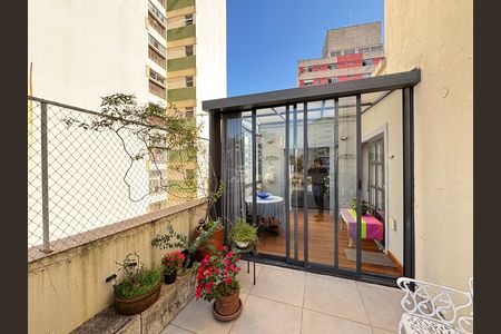 Apartamento à venda com 45m², 2 quartos e 1 vaga Apartamento à venda com 45m², 2 quartos e 1 vagaVaranda