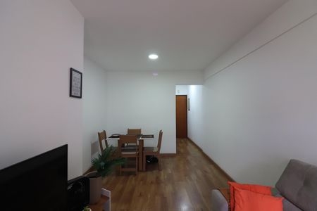 Apartamento à venda com 77m², 2 quartos e 1 vagaSala 