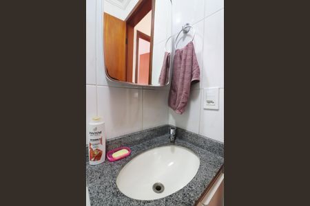 Apartamento à venda com 77m², 2 quartos e 1 vagaBanheiro Social
