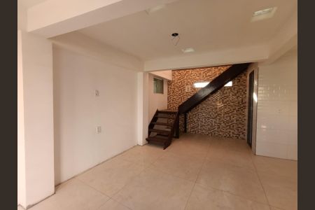 Casa para alugar com 170m², 2 quartos e 1 vaga Casa para alugar com 170m², 2 quartos e 1 vagaCozinha Casa de Cima