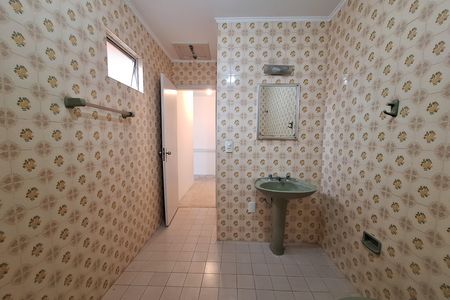 Casa para alugar com 143m², 3 quartos e 3 vagas Casa para alugar com 143m², 3 quartos e 3 vagasBanheiro Corredor