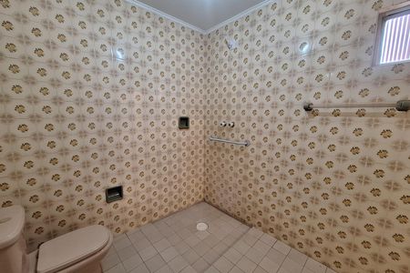 Casa para alugar com 143m², 3 quartos e 3 vagas Casa para alugar com 143m², 3 quartos e 3 vagasBanheiro Corredor