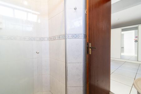 Banheiro da Suíte de apartamento para alugar com 2 quartos, 120m² em Partenon, Porto Alegre