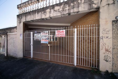 Casa à venda com 211m², 4 quartos e 2 vagas Casa à venda com 211m², 4 quartos e 2 vagasFachada