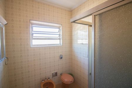 Casa à venda com 211m², 4 quartos e 2 vagas Casa à venda com 211m², 4 quartos e 2 vagasBanheiro da suíte