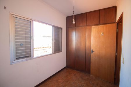 Casa à venda com 211m², 4 quartos e 2 vagas Casa à venda com 211m², 4 quartos e 2 vagasQuarto