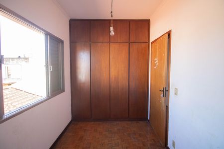 Casa à venda com 211m², 4 quartos e 2 vagas Casa à venda com 211m², 4 quartos e 2 vagasQuarto