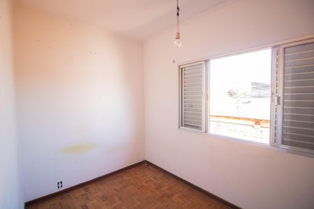 Casa à venda com 211m², 4 quartos e 2 vagas Casa à venda com 211m², 4 quartos e 2 vagasQuarto