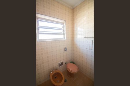 Casa à venda com 211m², 4 quartos e 2 vagas Casa à venda com 211m², 4 quartos e 2 vagasBanheiro da suíte