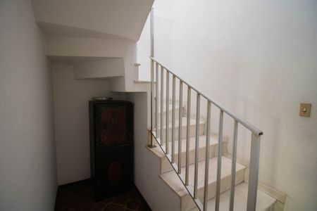 Casa à venda com 211m², 4 quartos e 2 vagas Casa à venda com 211m², 4 quartos e 2 vagasSala