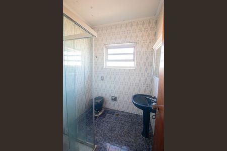 Casa à venda com 211m², 4 quartos e 2 vagas Casa à venda com 211m², 4 quartos e 2 vagasBanheiro social
